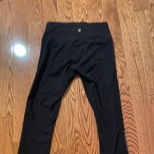 Lululemon size 8 wunder under 3/4 leggings black
